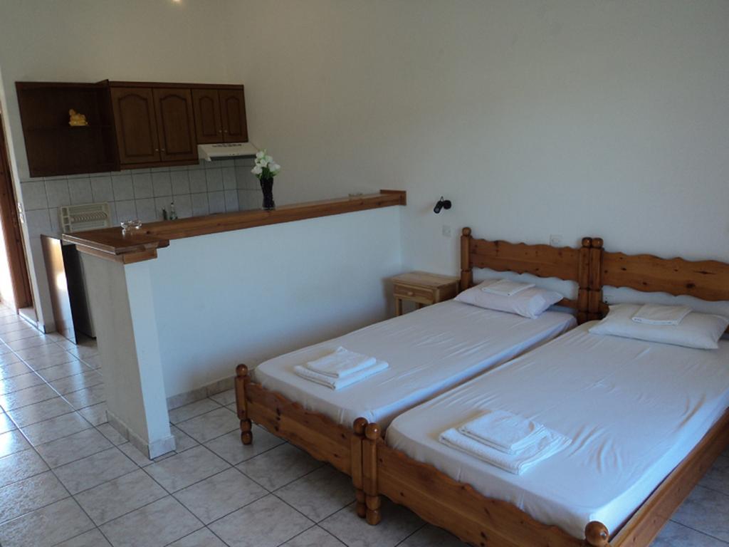 Aparthotel Faethon à Karousadhes  Chambre photo