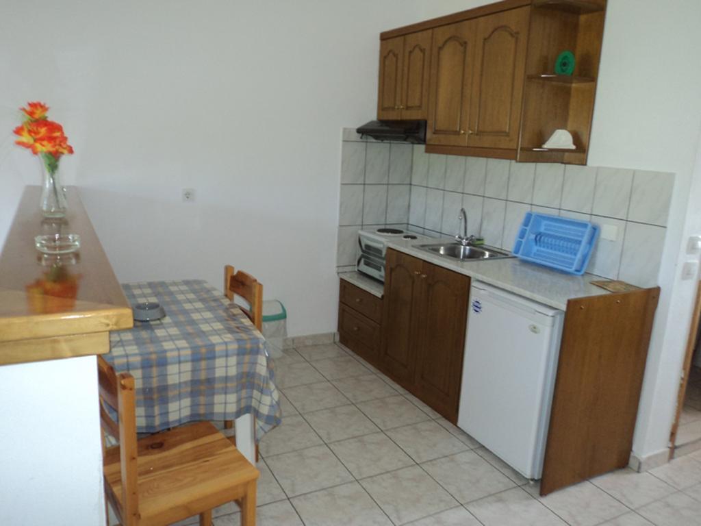 Aparthotel Faethon à Karousadhes  Chambre photo