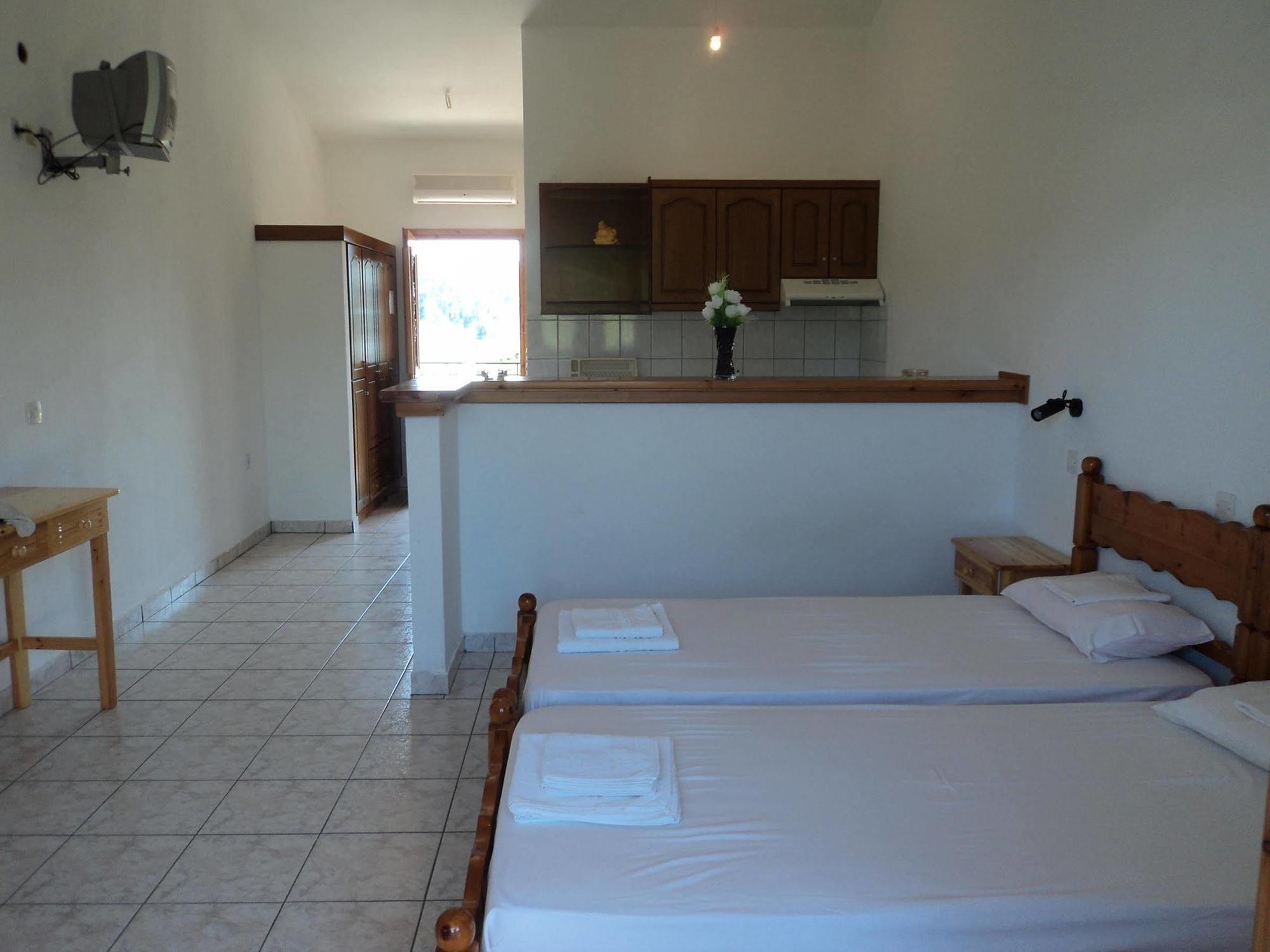 Aparthotel Faethon à Karousadhes  Extérieur photo